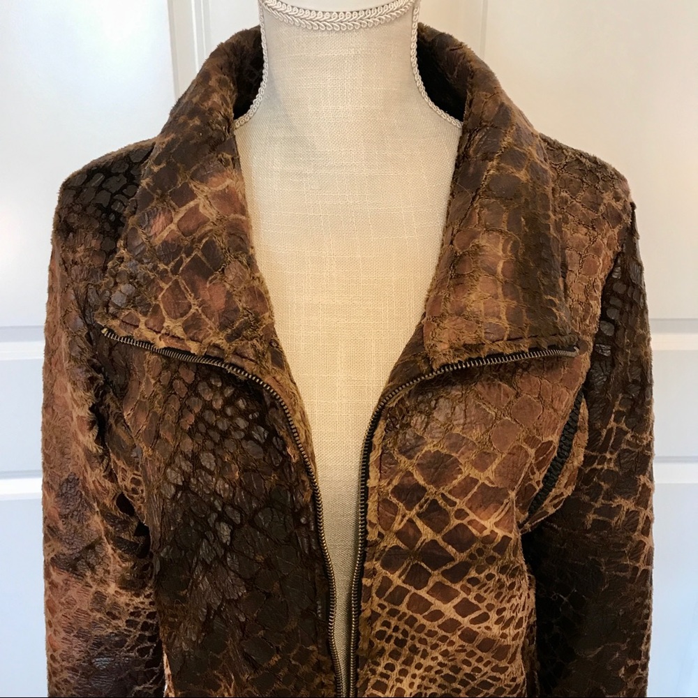 J27_CHERYL NASH. Brown textured metallic jacket.
